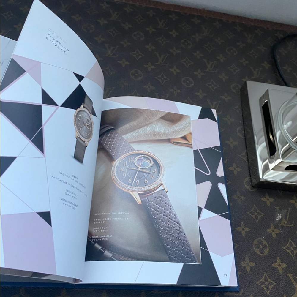 Vacheron Constantin Collection Book - Picture 6 of 11